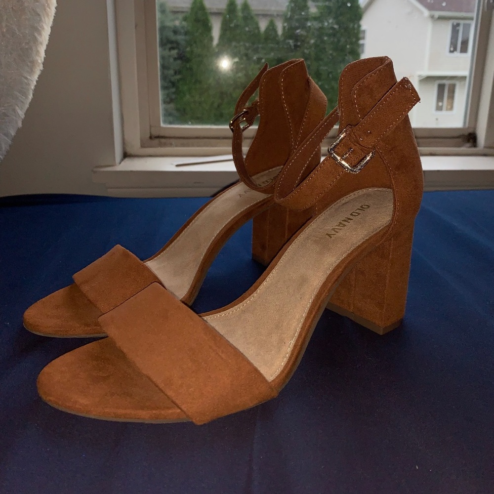 Old Navy brown heels